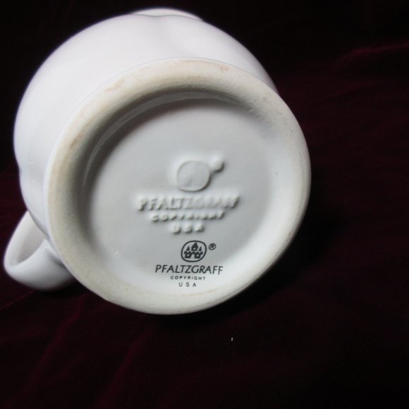 Pflatzgraff Winterberry Holiday Pitcher Creamer - Picture 5 of 6